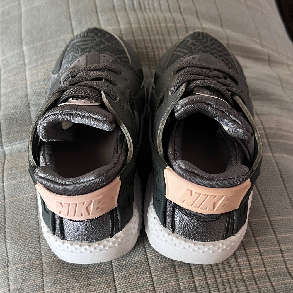 Nike Kids' Black and Pink Sneakers